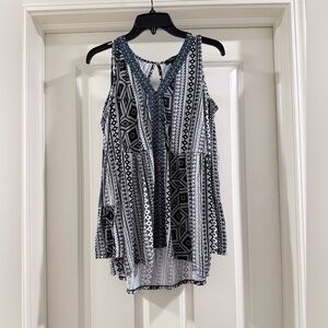 Cupio Black and White Geometric Sleeveless Top